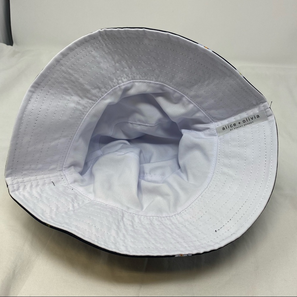 Alice + Olivia Reversible Bucket Hat Daisy & White - Picture 7 of 10